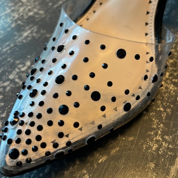 Adrienne Vittadini Black and Cream Heels 4 Inches - Picture 4 of 11